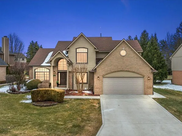 16622 Sherwood Ln, Northville, MI 48168