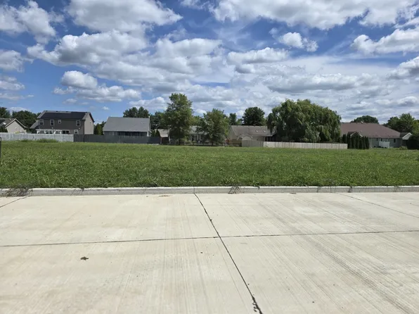 40 Horizon Ln, Clinton, IL 61727