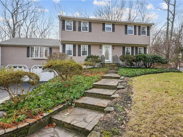 221 Beacon Dr, North Kingstown, RI 02852