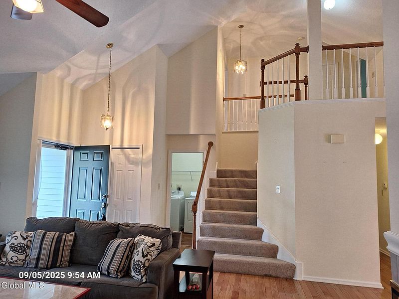4th image of 10 Ridgefield Drive