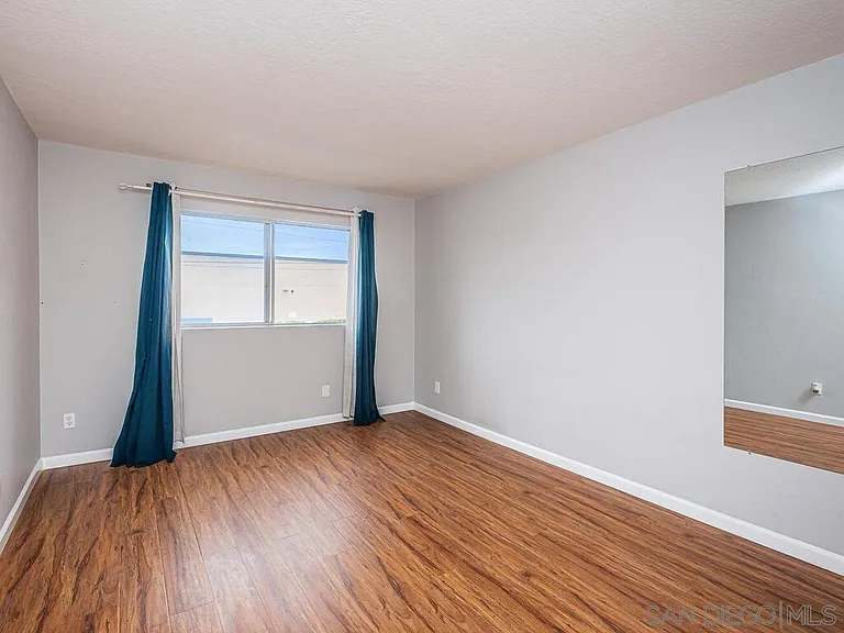 1645 Emerald St #1L — Photo 45