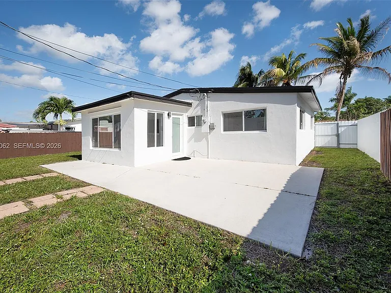 3524 SW 14th St — Photo 4