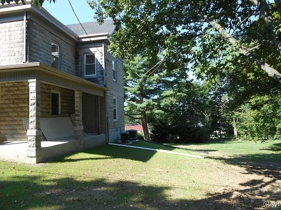 4th image of 634 S Lehigh Gap St