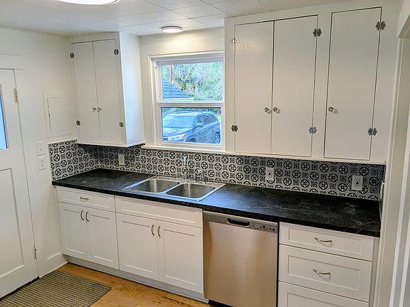 4th image of 1902 Franklin St SE #102