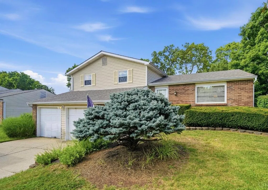 3 bed, 2.5 bath, 1977 sqft, $2,500 — Photo 2