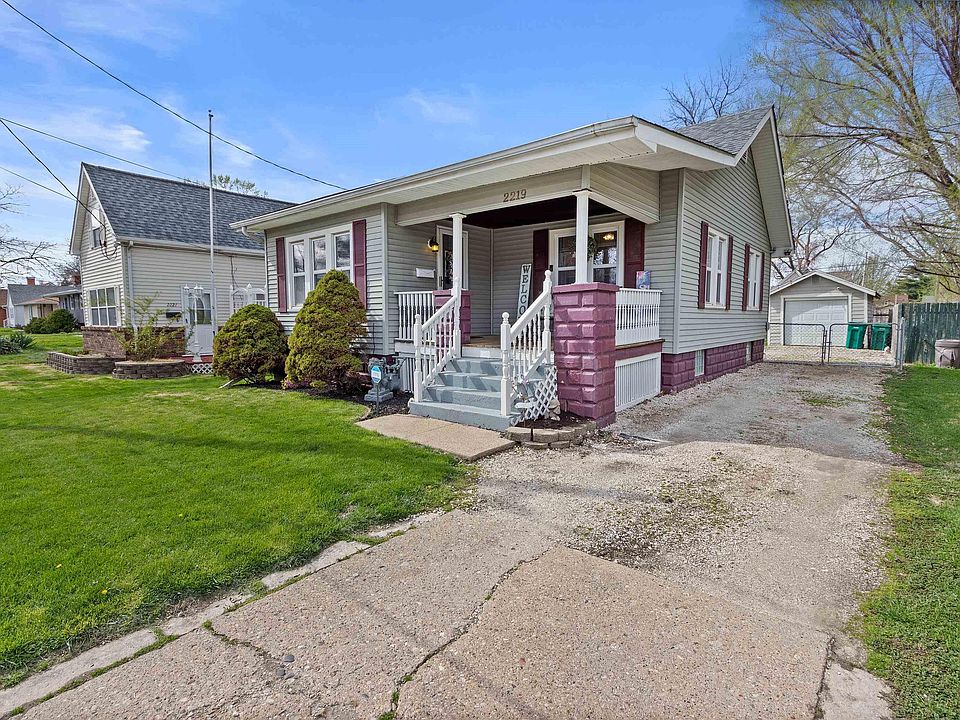 1st image of 2219 W Callender Ave
