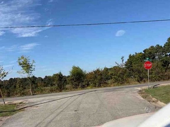 Exterior Neighborhood (street photo)