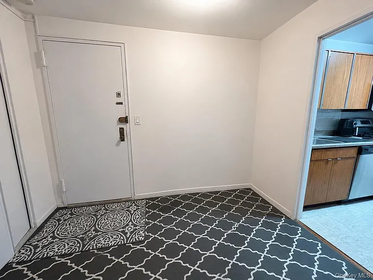 16 Lake St #4E — Photo 3