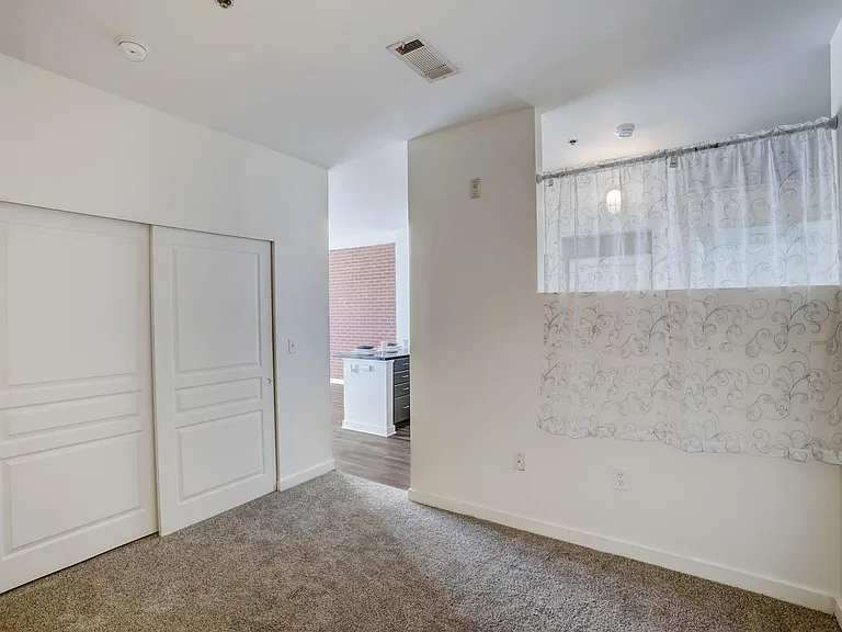 Lincoln Pointe Lofts- Income Restricted — Photo 14