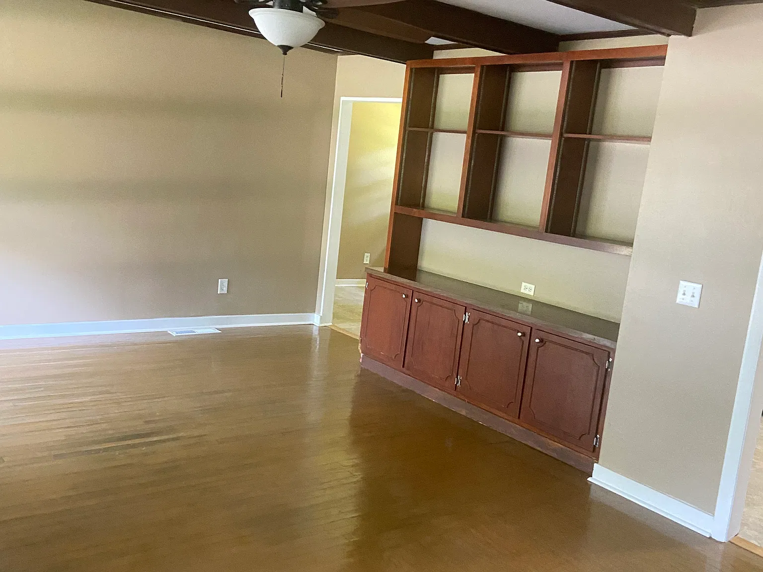 2 bed, 1000 sqft, $1,300 — Photo 4