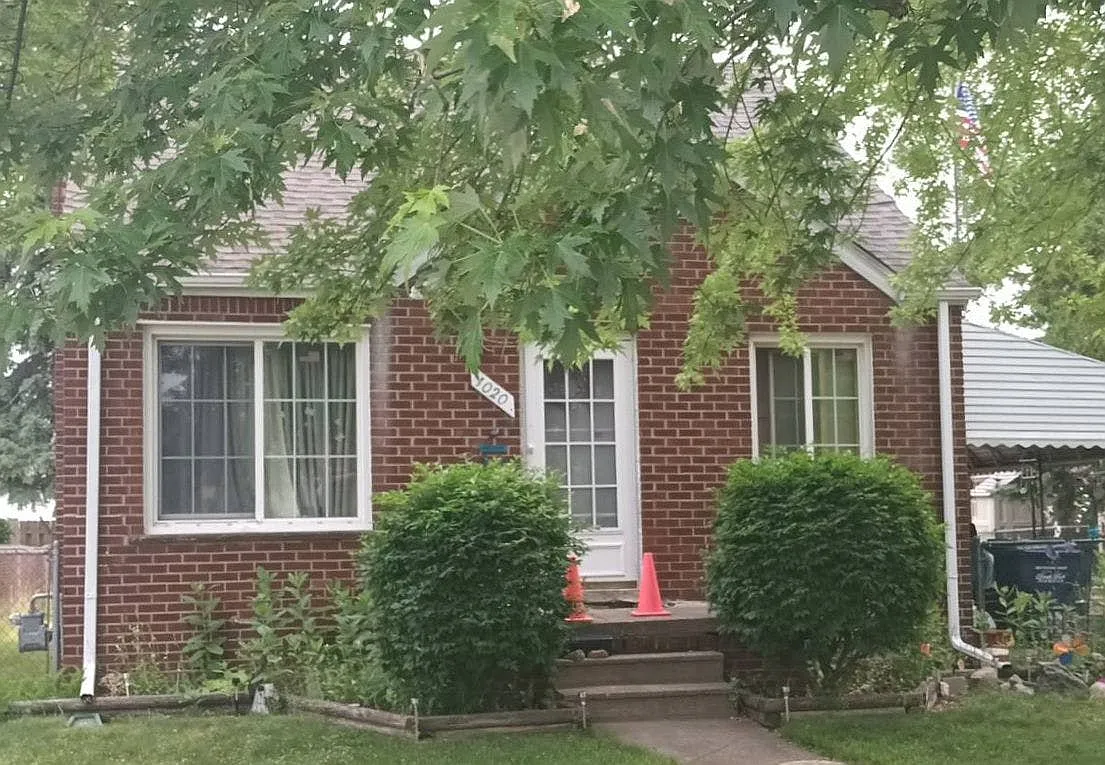 1020 Mayflower Ave photo 1