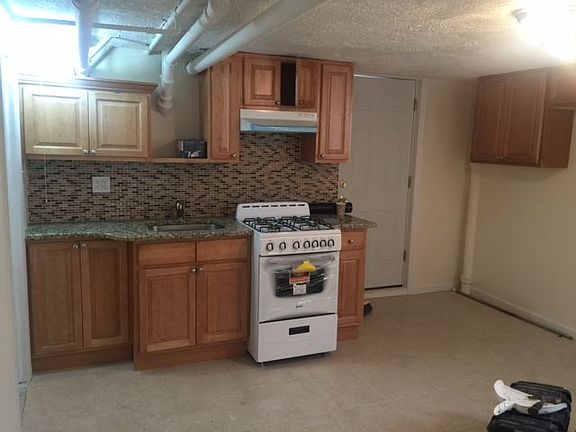 4th image of 4060 De Reimer Ave