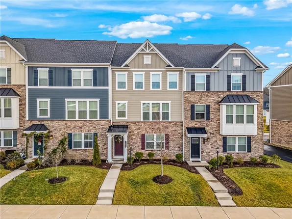 1072 Adair Ave, Valencia, PA 16059