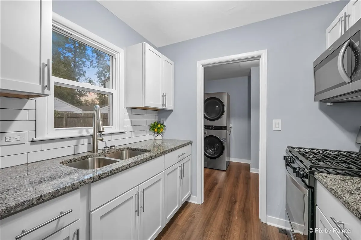 3 bed, 875 sqft, $2,490 — Photo 4