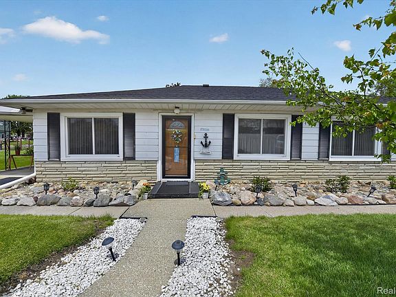 4th image of 29886 Pointe Dr