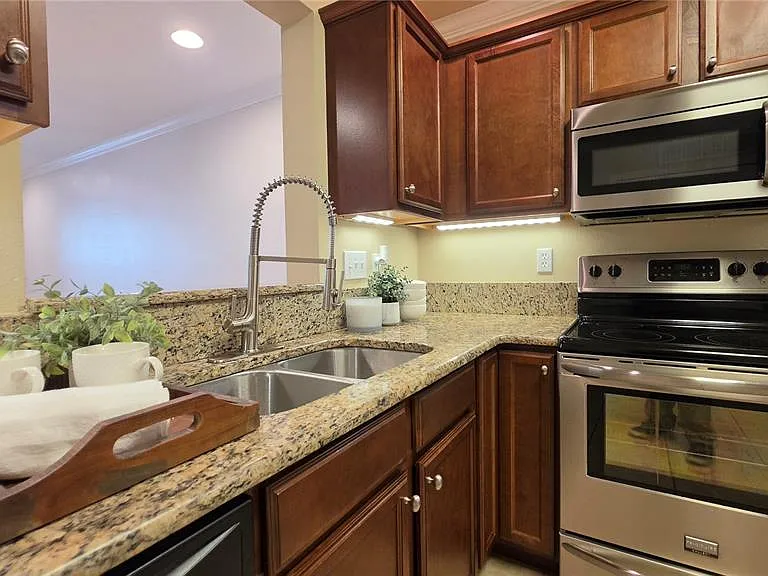 4639 SW 48th Dr #151 — Photo 5