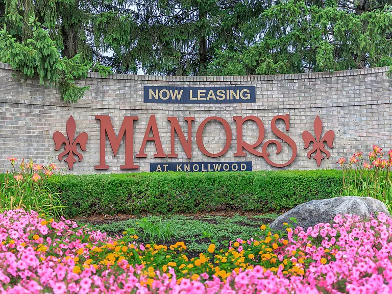Manors at Knollwood — Photo 16