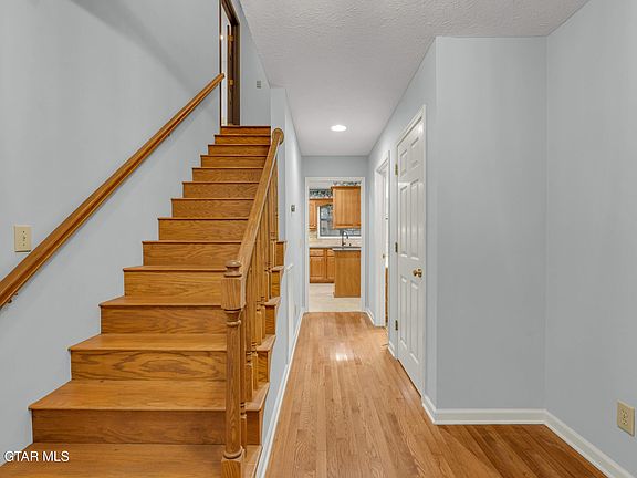 3rd image of 15 Shadow Ridge Rd