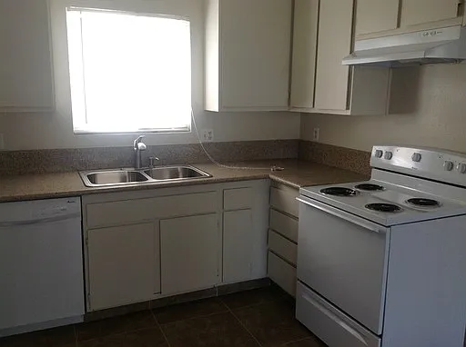 2800 Prescott Rd APT B photo 1