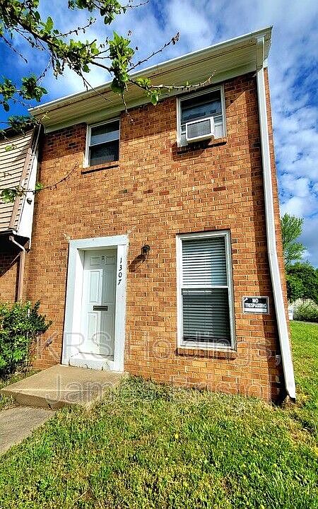 1st image of 1308 Minefee St