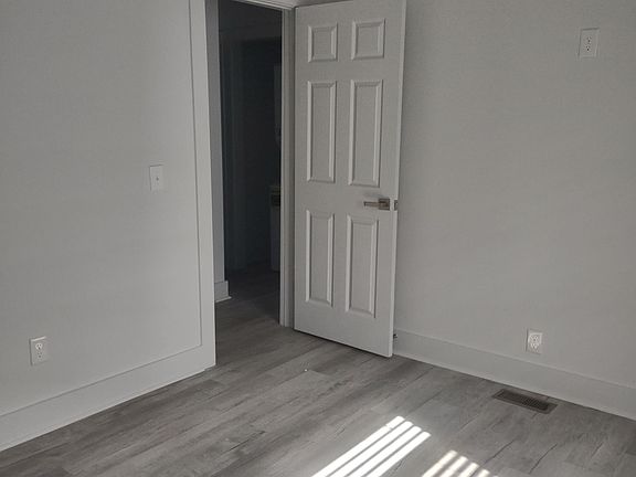 4th image of 605 40th Ave N #A