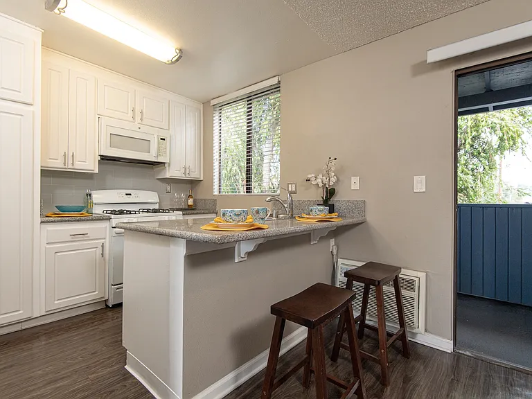 Evria Claremont Apartments — Photo 11