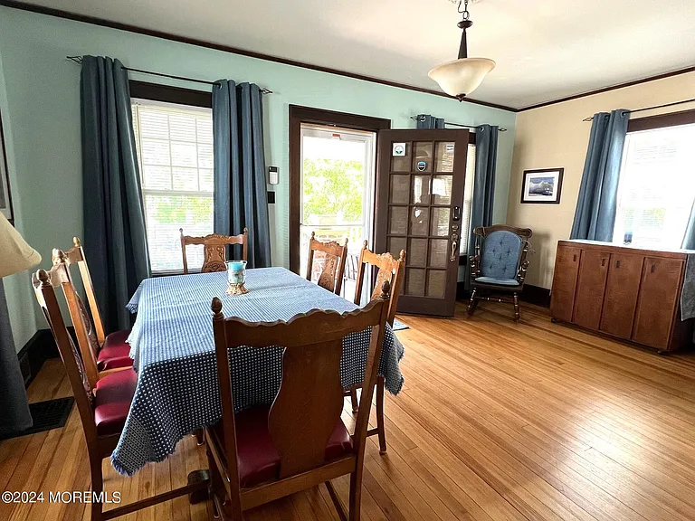 329 Washington Ave — Photo 7