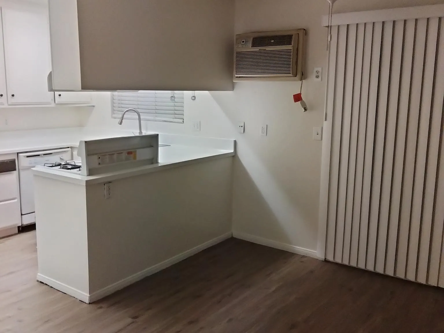 2 bed, 975 sqft, $2,450 — Photo 2