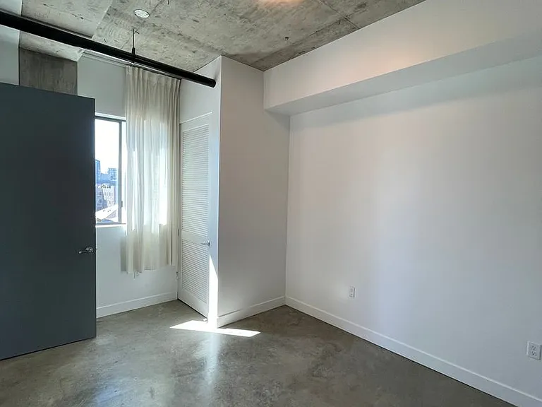 Contour Lofts — Photo 22