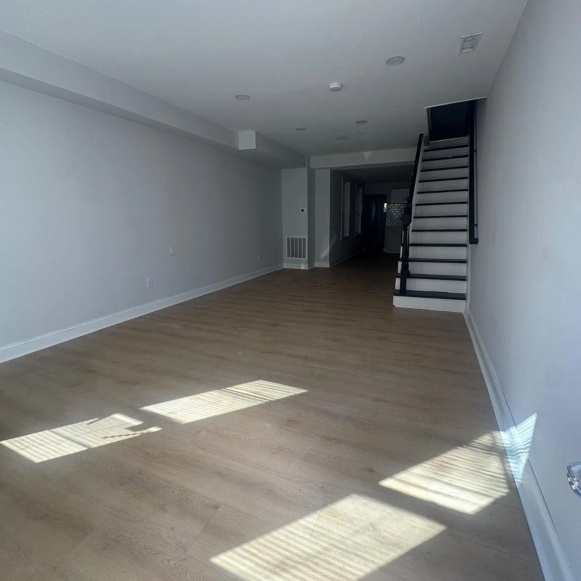 3 bed, 2.0 bath, 1150 sqft, $1,800 — Photo 3