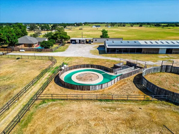 820 Walker Ln, Millsap, TX 76066