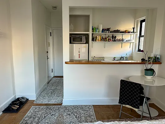 Rented by Ameralis Group Real Estate Inc | media 4