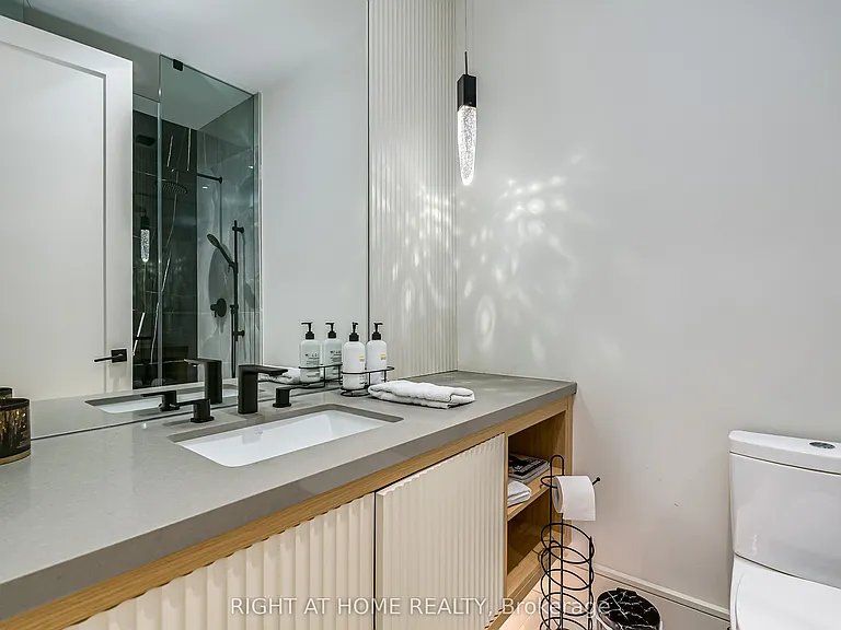 585 Montbeck Cres — Photo 27