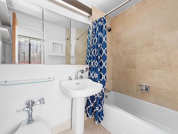 5th image of 300 E 90th St #5/6A