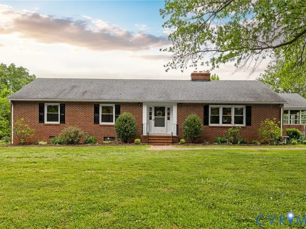 836 Dobbins Bridge Rd, Blackstone, VA 23824