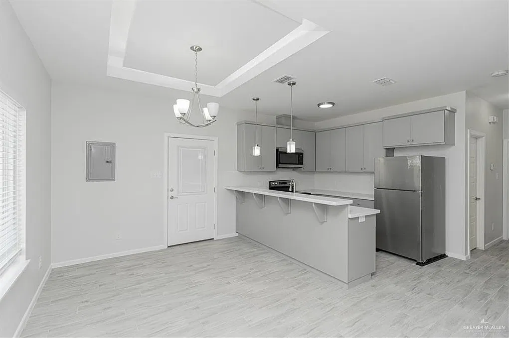 3 bed, 2.0 bath, 954 sqft, $1,200 — Photo 2
