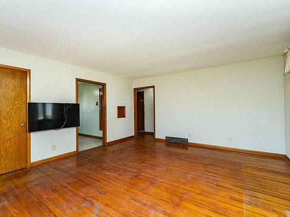 3rd image of 3379 Marion Rd SE