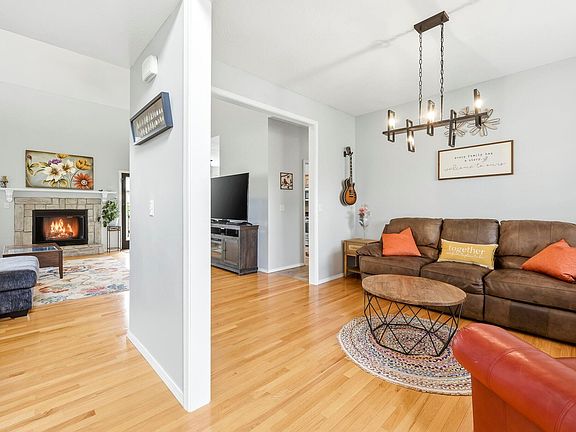 5th image of 370 Shores Parkway