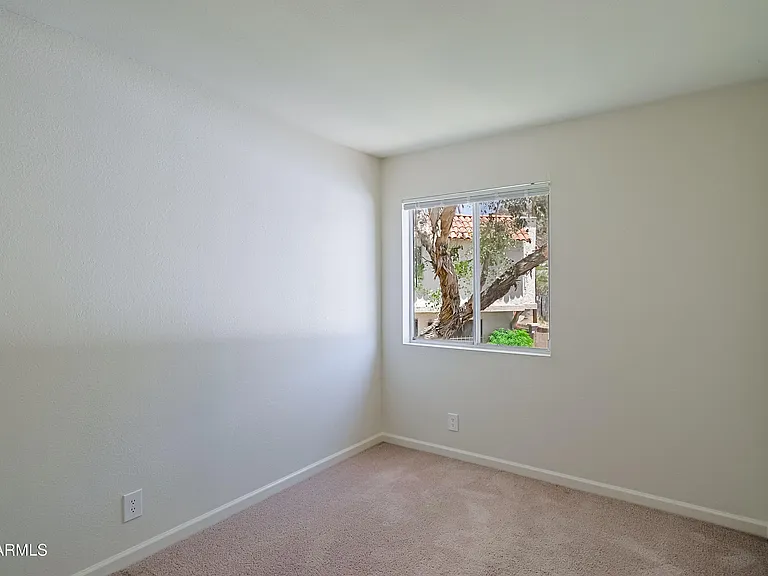 1237 E Lawrence Ln — Photo 16