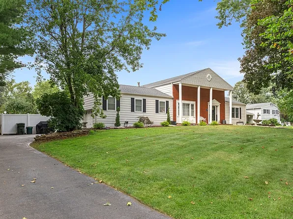 21 Cameron Ct, Freehold, NJ 07728
