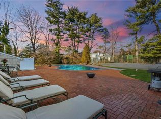 111 Woodhollow Rd, East Hills, NY 11577