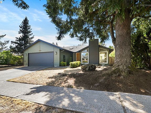 2nd image of 21960 SW Columbia Cir