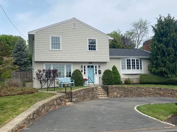 14 Valley Rd, Nahant, MA 01908