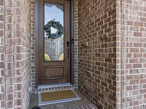 5th image of 209 Karen Dr