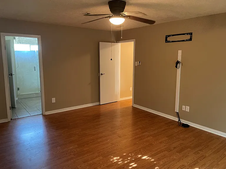Master room w/ attached full bath
