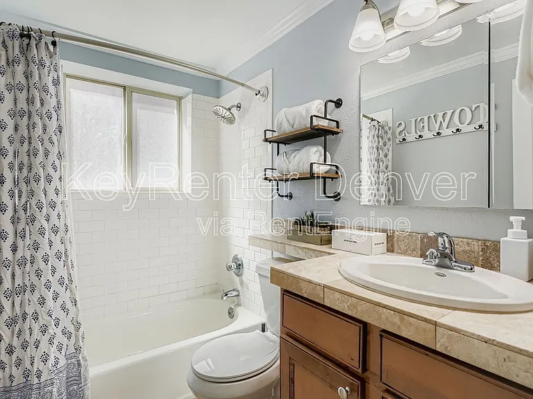 1327 N Steele St #203 — Photo 15