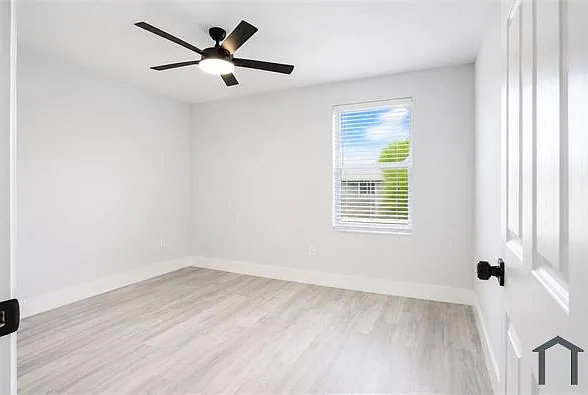 509 SW 27th Ter — Photo 37
