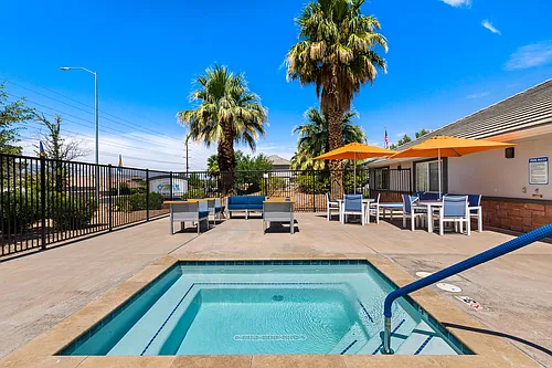 Oasis Palms Photo 1