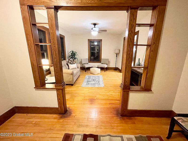 5th image of 31 Lexington Avenue