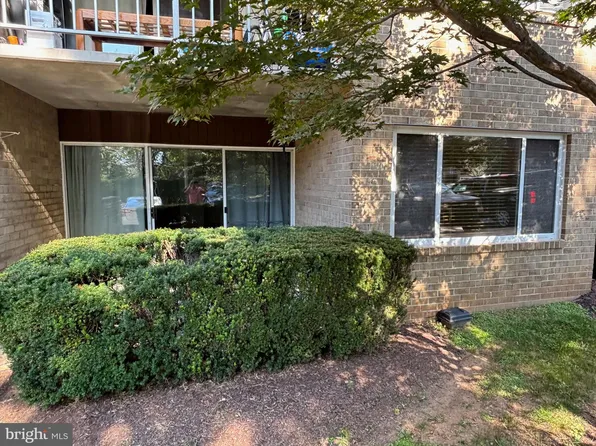 432 Girard St APT 209, Gaithersburg, MD 20877